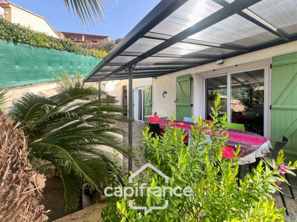 Maison à vendre 6 pièces LE LAVANDOU (83), 4 chambres, vue dégagée et de nombreuses terrasses.