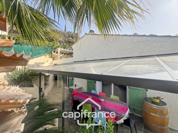 Maison à vendre 6 pièces LE LAVANDOU (83), 4 chambres, vue dégagée et de nombreuses terrasses.