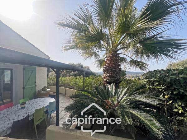 Maison à vendre 6 pièces LE LAVANDOU (83), 4 chambres, vue dégagée et de nombreuses terrasses.