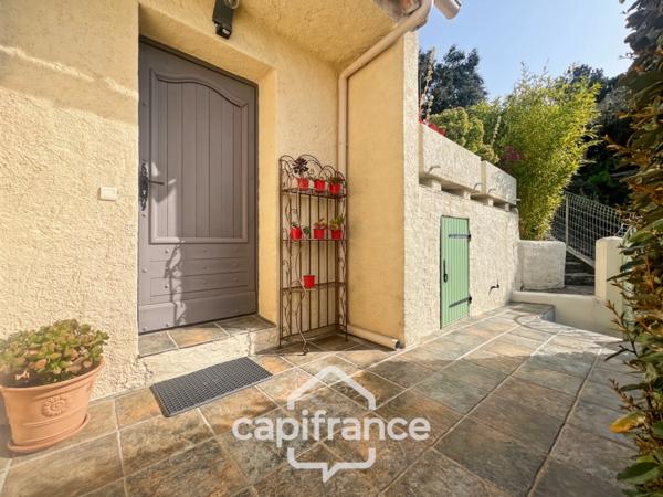 Maison à vendre 6 pièces LE LAVANDOU (83), 4 chambres, vue dégagée et de nombreuses terrasses.