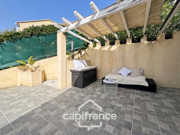 Maison à vendre 6 pièces LE LAVANDOU (83), 4 chambres, vue dégagée et de nombreuses terrasses.