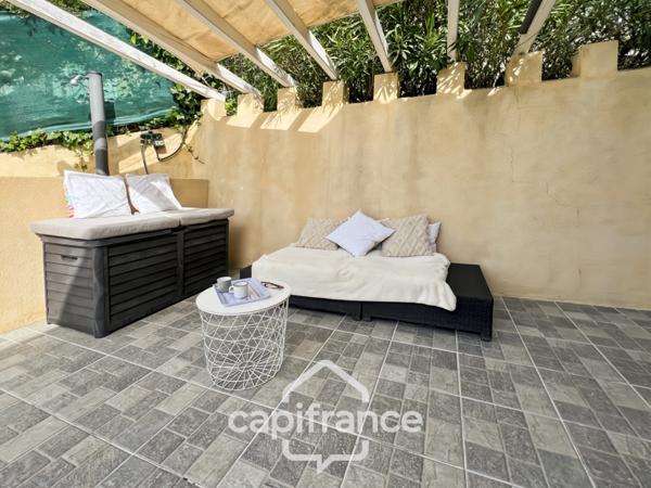 Maison à vendre 6 pièces LE LAVANDOU (83), 4 chambres, vue dégagée et de nombreuses terrasses.