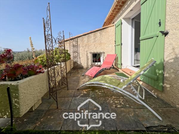 Maison à vendre 6 pièces LE LAVANDOU (83), 4 chambres, vue dégagée et de nombreuses terrasses.