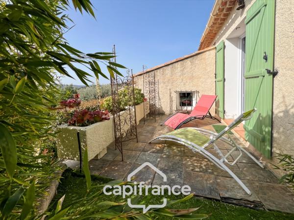 Maison à vendre 6 pièces LE LAVANDOU (83), 4 chambres, vue dégagée et de nombreuses terrasses.