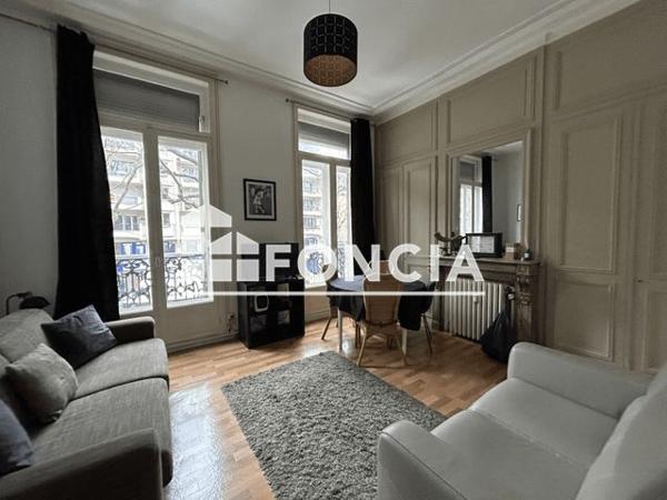 Location Studio 30.1 m² - 86 BVD. DE LA LIBERTE Lille 59800