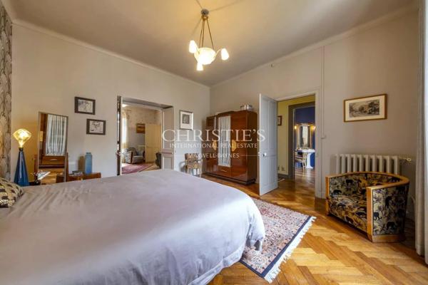 LA ROCHELLE HYPER-CENTRE – Maison bourgeoise avec 5 chambres à deux pas du Vieux-Port et des commerces