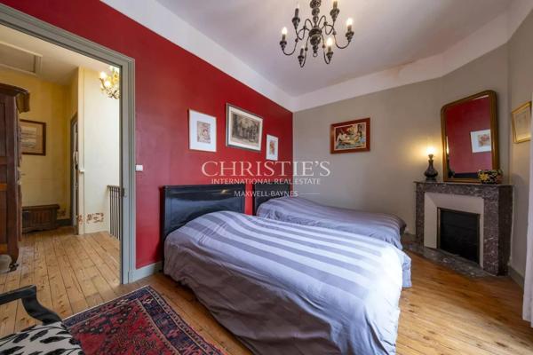 LA ROCHELLE HYPER-CENTRE – Maison bourgeoise avec 5 chambres à deux pas du Vieux-Port et des commerces