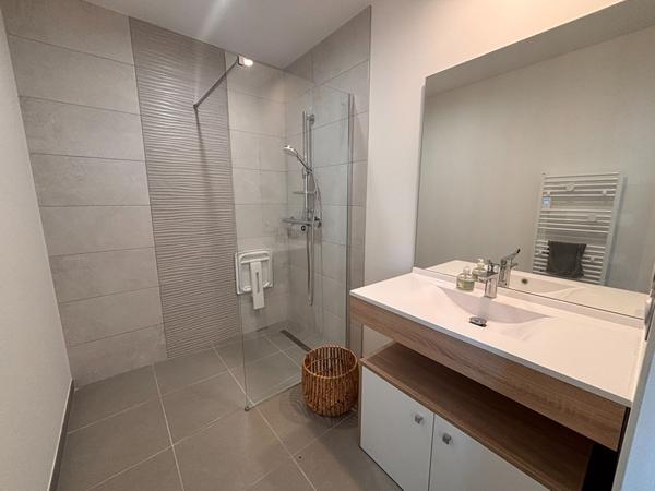 A LOUER - Maison meublée 1 chambre plein pied - Village senior Saint Méen le Grand