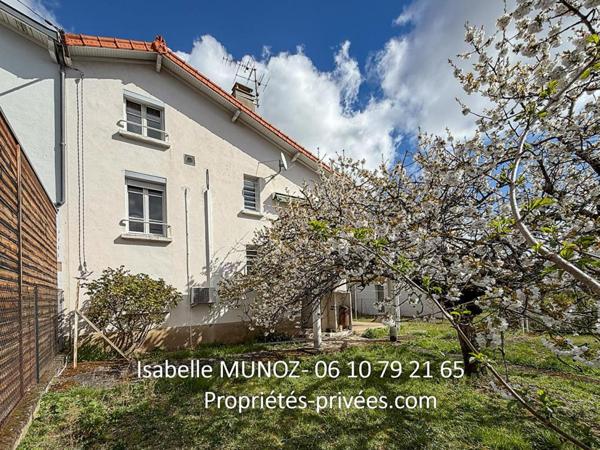 Maison Beaumont 4 pièce(s) 94 m2 avec dépendances et jardin