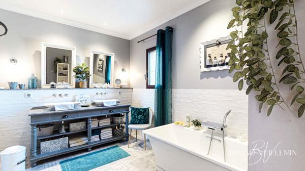 DEMEURE DE CHARME - ANCIENNE CAVE VITICOLE, RENOVATION COMPLETE