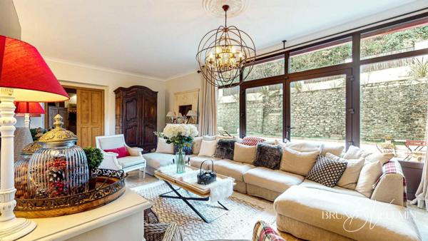 DEMEURE DE CHARME - ANCIENNE CAVE VITICOLE, RENOVATION COMPLETE