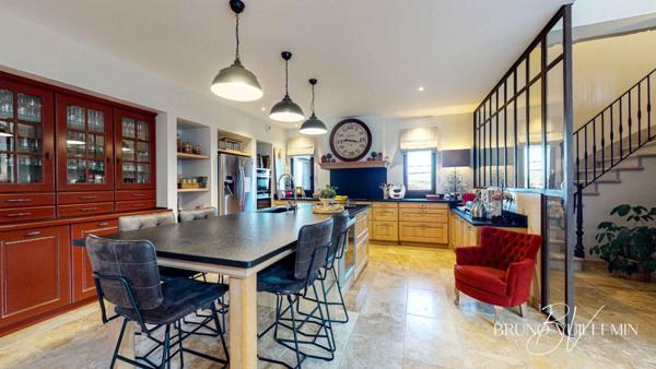 DEMEURE DE CHARME - ANCIENNE CAVE VITICOLE, RENOVATION COMPLETE