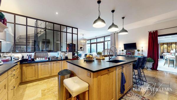 DEMEURE DE CHARME - ANCIENNE CAVE VITICOLE, RENOVATION COMPLETE