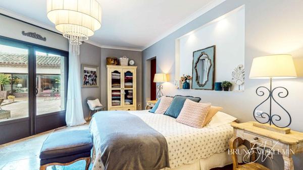 DEMEURE DE CHARME - ANCIENNE CAVE VITICOLE, RENOVATION COMPLETE