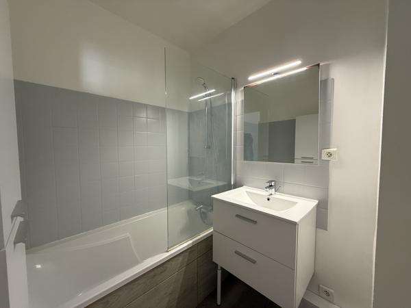 Appartement T2 de 43 m² avec balcon - Chauffage collectif inclus