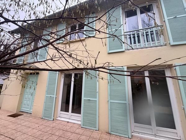 Maison à SAINT-MAUR-DES-FOSSES, 94100 - 6 pièces 267m²