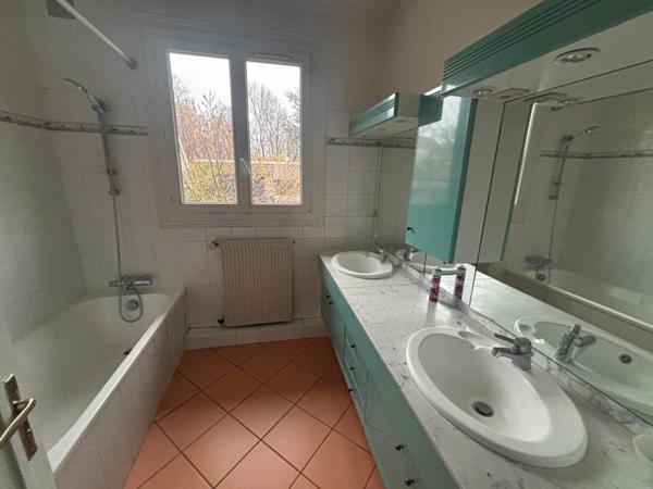 Maison à SAINT-MAUR-DES-FOSSES, 94100 - 6 pièces 267m²