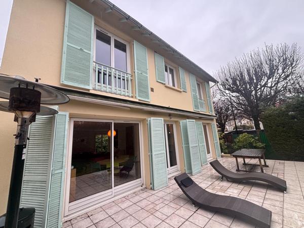 Maison à SAINT-MAUR-DES-FOSSES, 94100 - 6 pièces 267m²