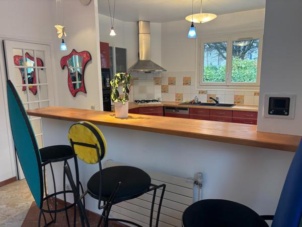 Maison à SAINT-MAUR-DES-FOSSES, 94100 - 6 pièces 267m²