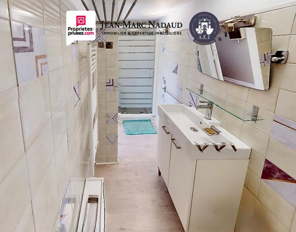 SAINT-RAPHAËL-2 PIÈCES DUPLEX DERNIER ÉTAGE-TERRASSE SUD-EST -MEUBLÉ & ÉQUIPÉ