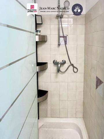 SAINT-RAPHAËL-2 PIÈCES DUPLEX DERNIER ÉTAGE-TERRASSE SUD-EST -MEUBLÉ & ÉQUIPÉ