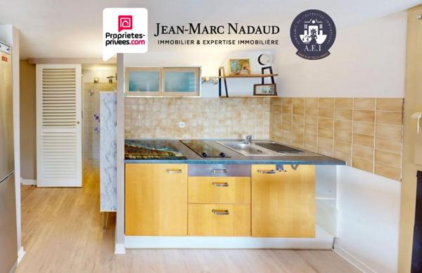 SAINT-RAPHAËL-2 PIÈCES DUPLEX DERNIER ÉTAGE-TERRASSE SUD-EST -MEUBLÉ & ÉQUIPÉ