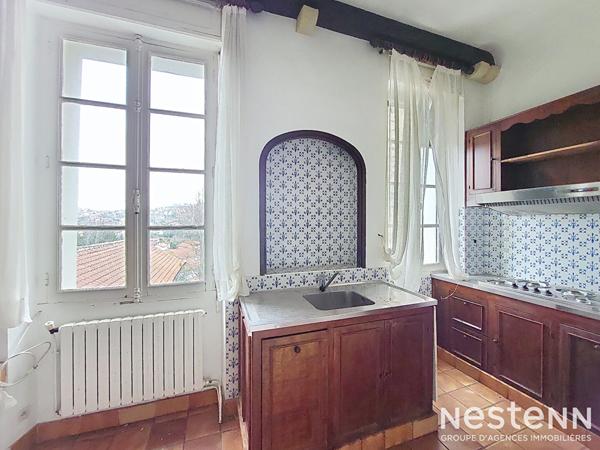 A Vendre Appartement de caractère de 144 m² dans une maison de Maître au coeur du centre historique d'Hendaye