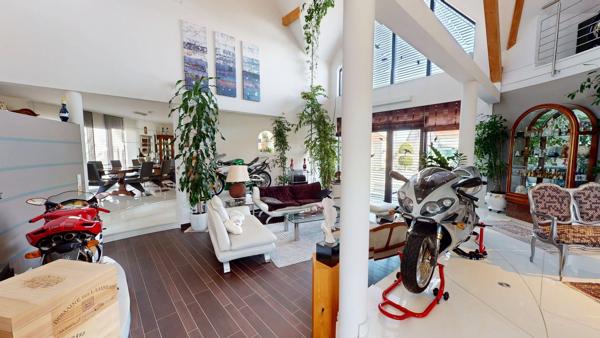 Maison d’exception aux volumes spectaculaires – Seltz
