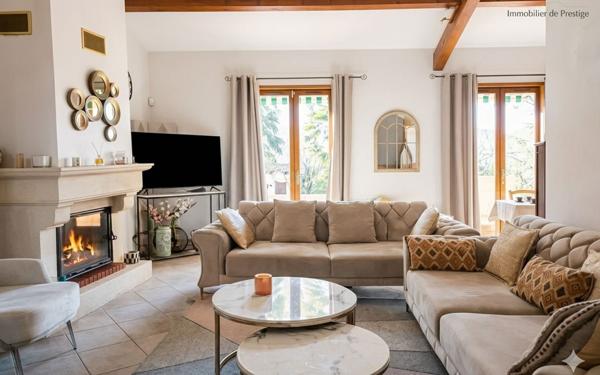 Maison à vendre    3 pièces •  Roussillon