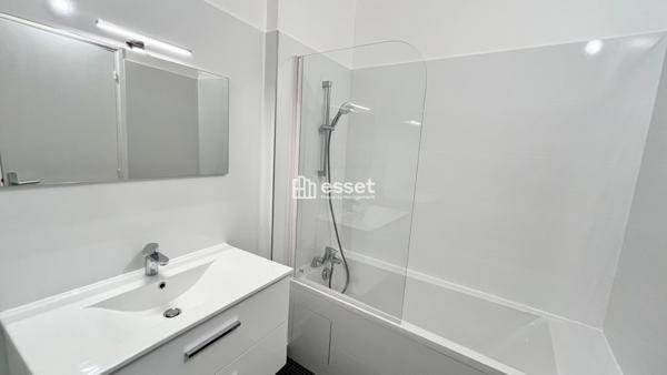 Location Appartement 4 pièces 84.4 m² - Paris 75016