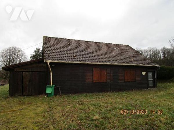 Secteur Calme : Grande propriété composée de : 
1/  Une Longère, comprenant : 
- Au rez-de-ch...