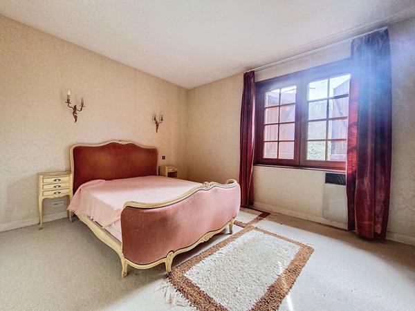 Grande et belle maison à vendre Beaulieu Sur Dordogne 158m2 - 5 Chambres - beaux volumes - garage - sous-sol complet - terrasses - Vue dégagée