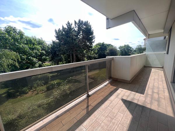 Appartement Suresnes 3 pièce(s) 77 m2