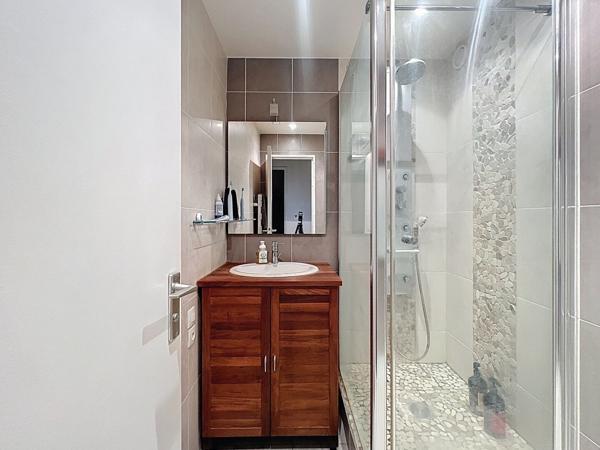 Appartement Suresnes 3 pièce(s) 77 m2