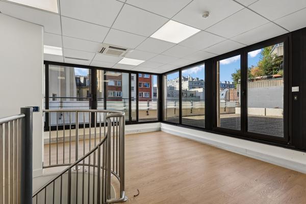 Bureaux 283,5 m² avec terrasse privative à louer à Paris 15e - Disponibilité immédiate