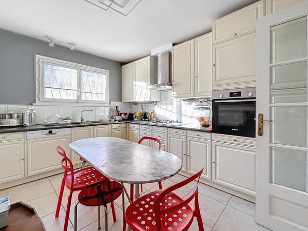 VILLA - 6 pièces - 154 m2