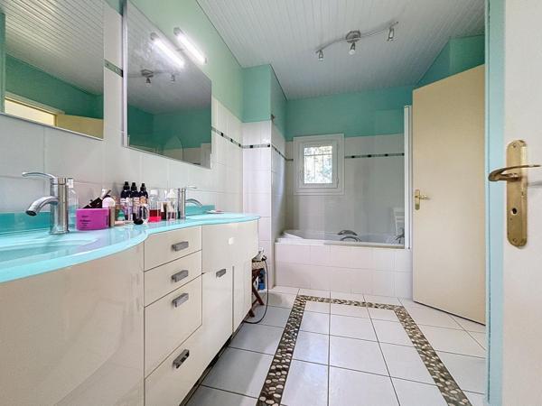 VILLA - 6 pièces - 154 m2