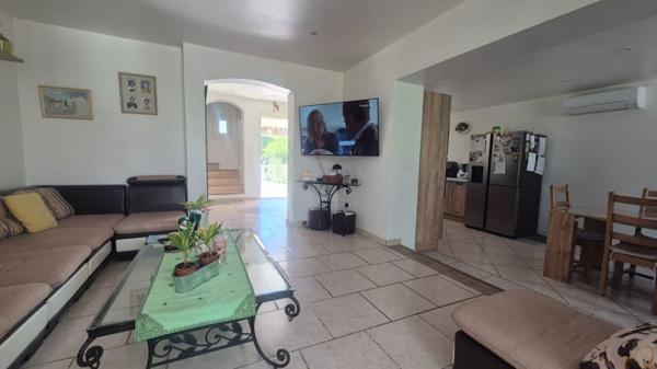 Maison à vendre 699 000 € Ollioules 8 p 168 m² DPE B