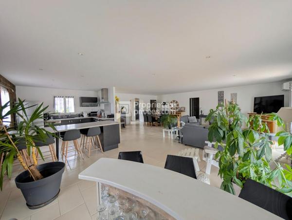 Maison Chateaubernard 7 pièce(s) 208.59 m2 CRIT 391180