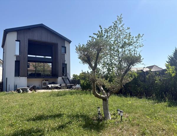 Villa contemporaine 197m2 avec terrain constructible 1532m2
