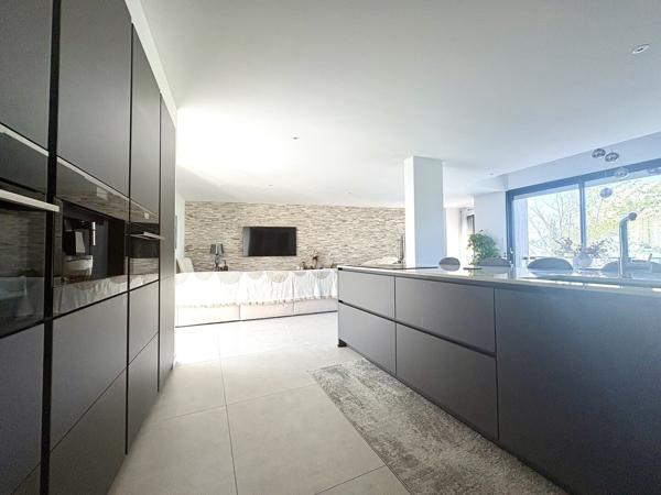 Villa contemporaine 197m2 avec terrain constructible 1532m2