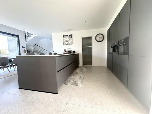 Villa contemporaine 197m2 avec terrain constructible 1532m2