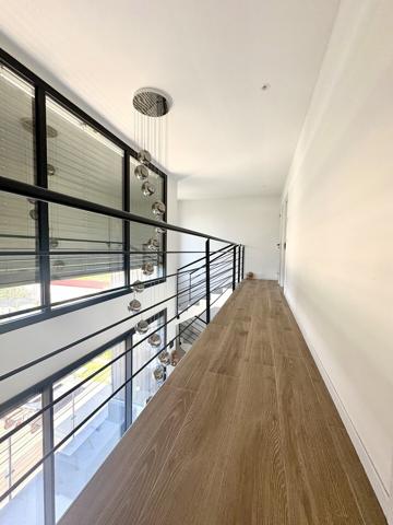 Villa contemporaine 197m2 avec terrain constructible 1532m2