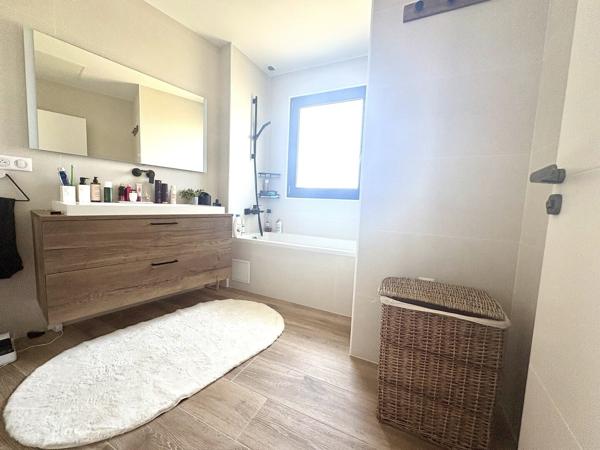 Villa contemporaine 197m2 avec terrain constructible 1532m2