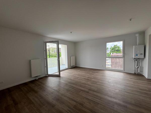A LOUER : T3 à ROUBAIX • Rue Victor Hugo - ROUBAIX • 810 € CC • Réf. 818-4207