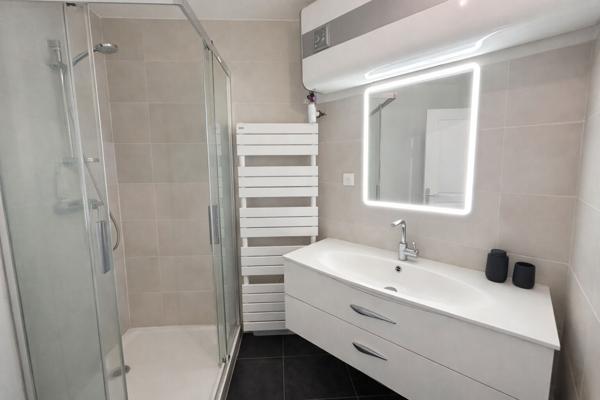 Un appartement au positionnement premium sur Golf et 800m du métro.