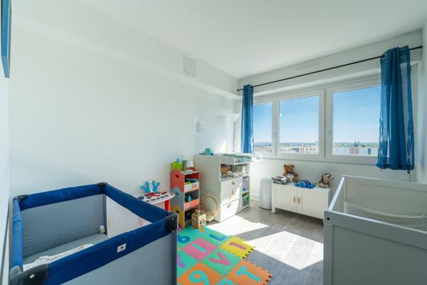 Appartement
         3 pièces
        - 72 m² Exclusivité 330 000 € *