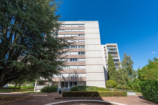 Appartement
         3 pièces
        - 72 m² Exclusivité 330 000 € *