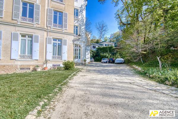 Versailles Clagny Appartement 6 pièces 158 m² carrez situé au 1er étage d'une superbe bâtisse 19ème avec grenier et 2 caves 1 320 000 € **  - Référence  28400