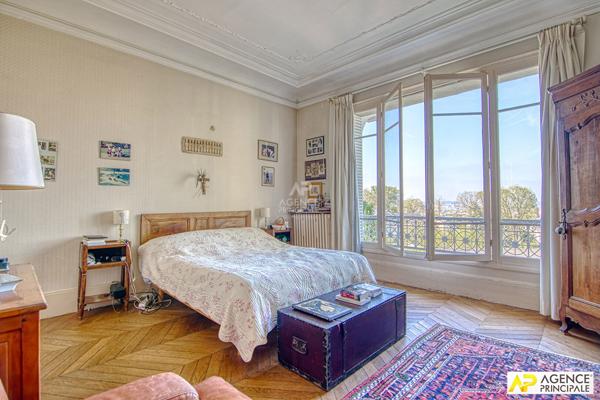 Versailles Clagny Appartement 6 pièces 158 m² carrez situé au 1er étage d'une superbe bâtisse 19ème avec grenier et 2 caves 1 320 000 € **  - Référence  28400
